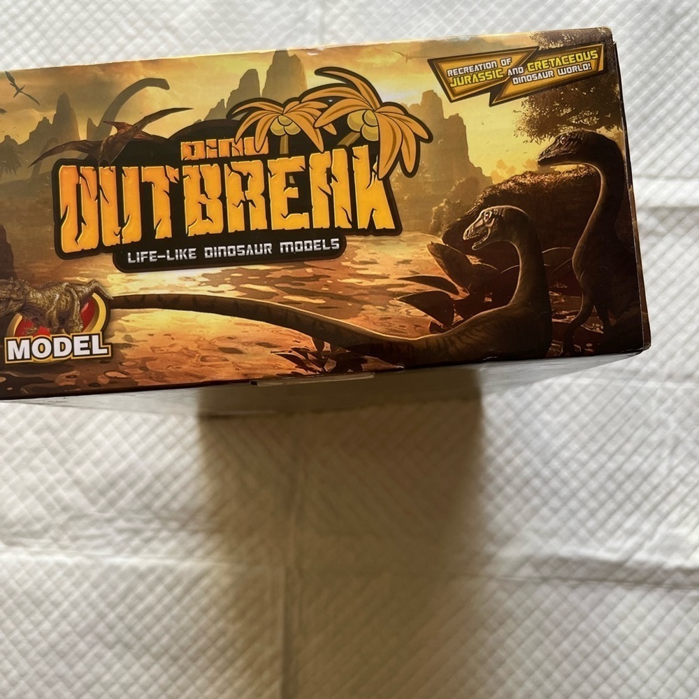 Chops Dinosaur Outbreak Model Set - Picture 4 of 5